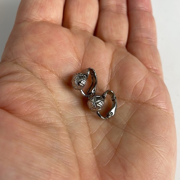 Vintage Clip On Silver Tone Earrings Star Design - Picture 6 of 9